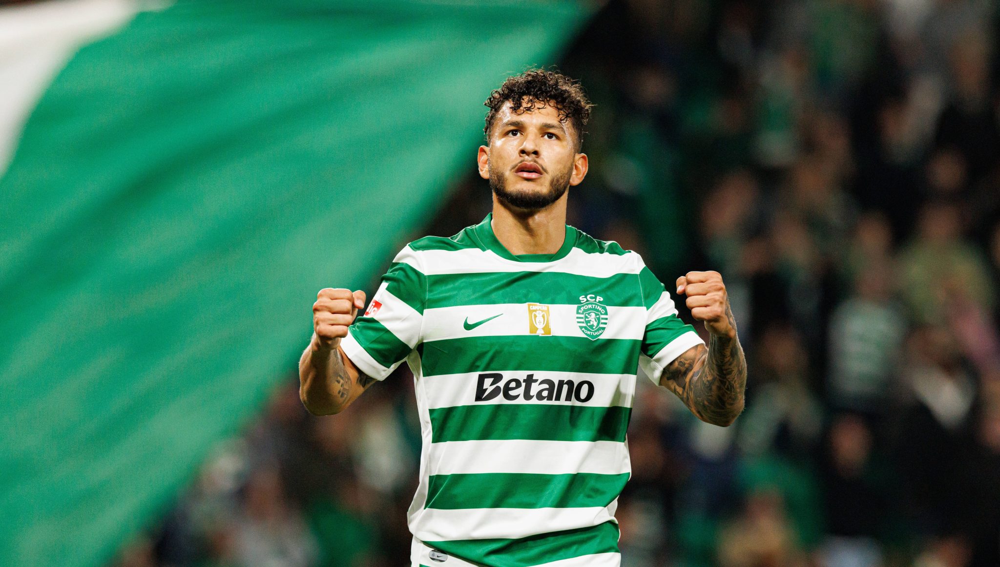 O atacante colombiano Luis Su&aacute;rez comemora gol pelo Sporting 