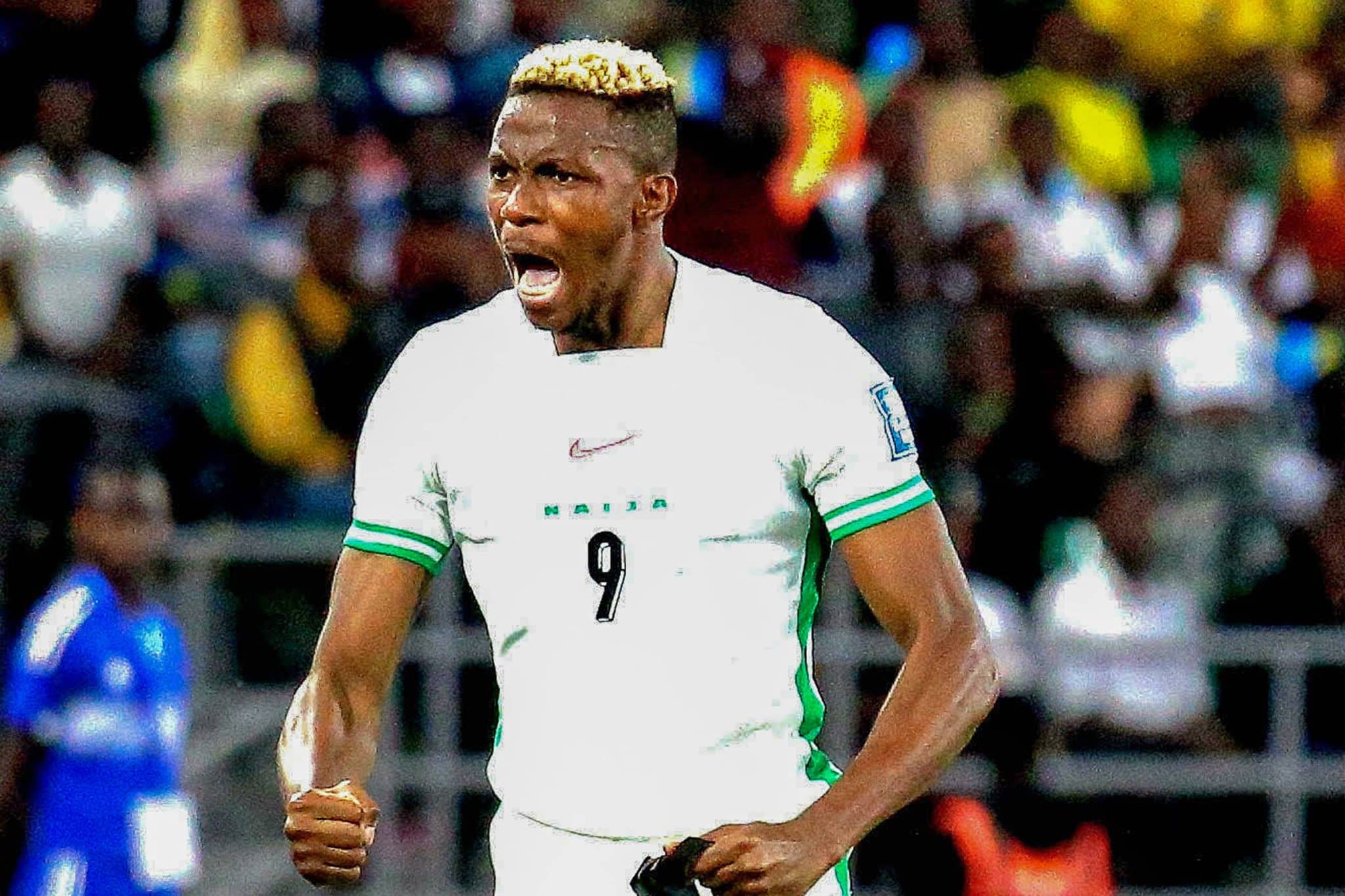 Victor Osimhen celebra gol da Nig&eacute;ria