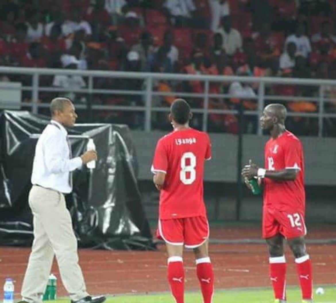 Gilson Paulo durante per&iacute;odo em que foi t&eacute;cnico da sele&ccedil;&atilde;o da Guin&eacute; Equatorial (Foto: Reprodu&ccedil;&atilde;o/Instagram)