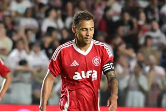 Inter e Vit&oacute;ria veem S&eacute;rie B cada vez mais perto, enquanto Fortaleza e Santos respiram