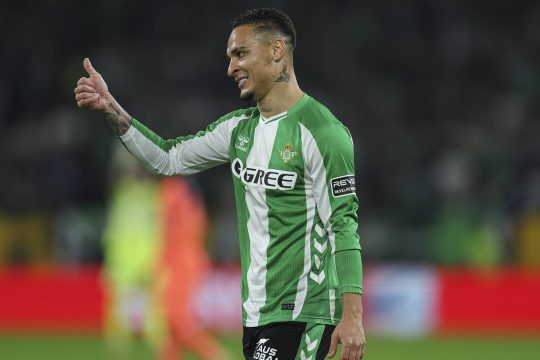 Melhor brasileiro da Europa? Antony carrega Betis e ex-Botafogo salva o dia na Liga Europa