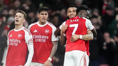 L&iacute;der Arsenal sofre e precisa de gols contra para superar pior time da Premier League