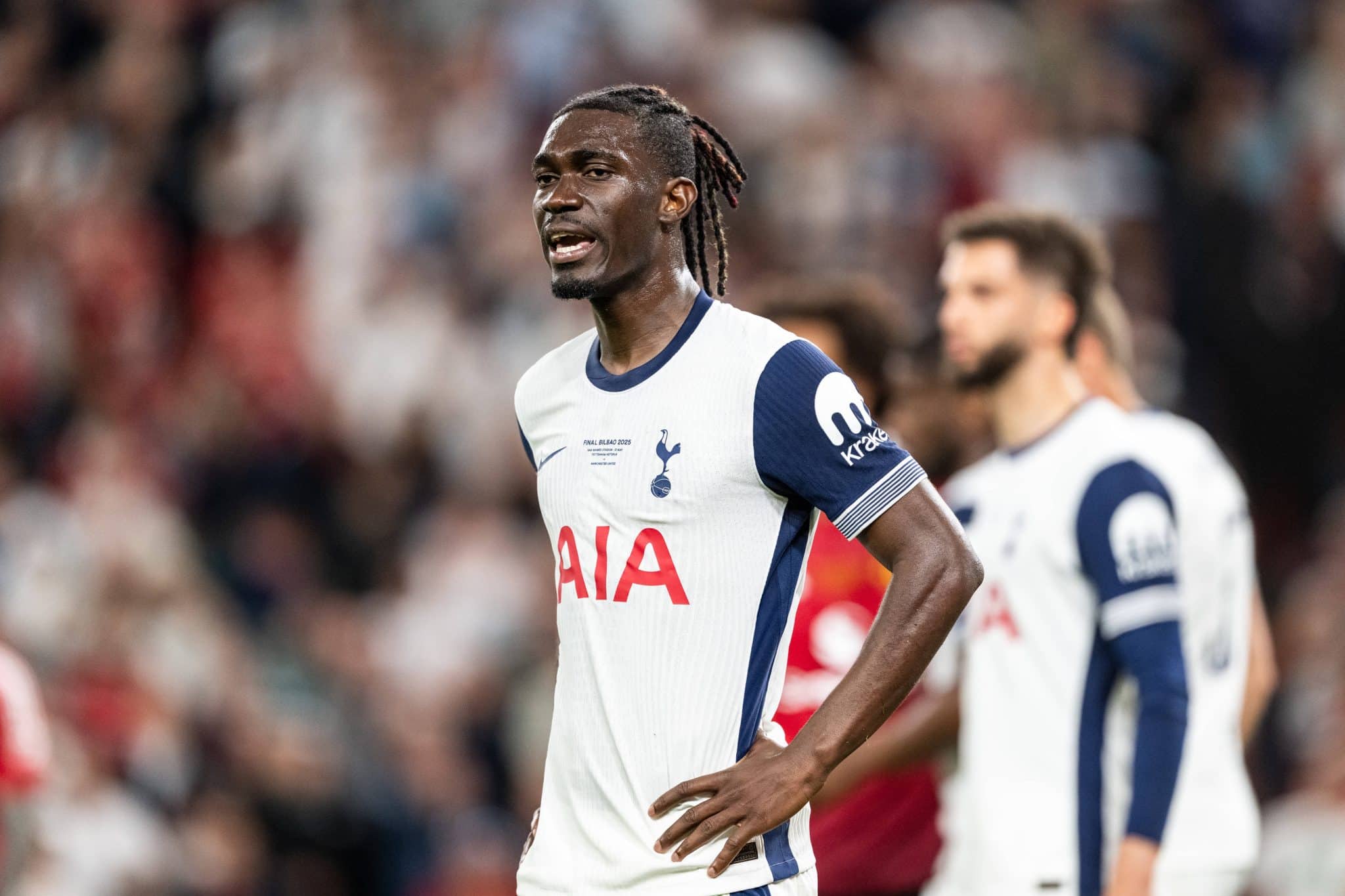 Bissouma em a&ccedil;&atilde;o pelo Tottenham