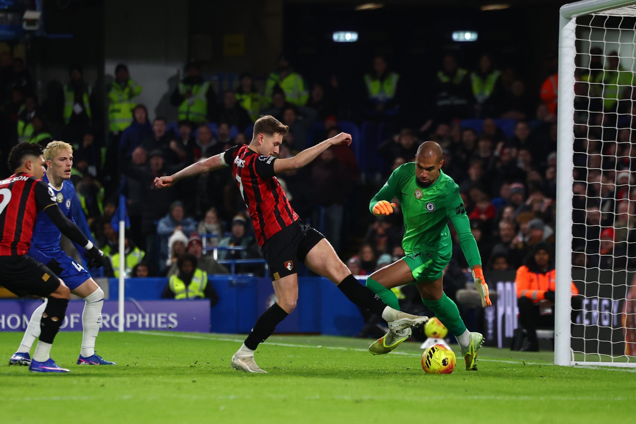David Brooks abriu o placar para o Bournemouth no Stamford Bridge 