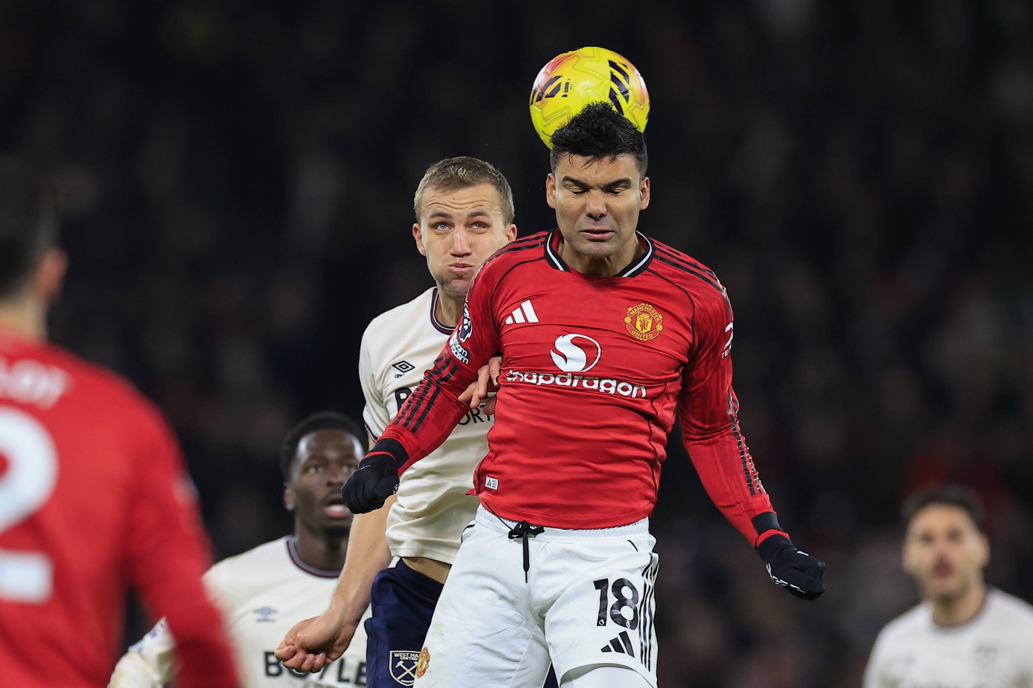 Casemiro at&eacute; tenta, mas n&atilde;o evita que Manchester United amplie sina de Amorim em Old Trafford