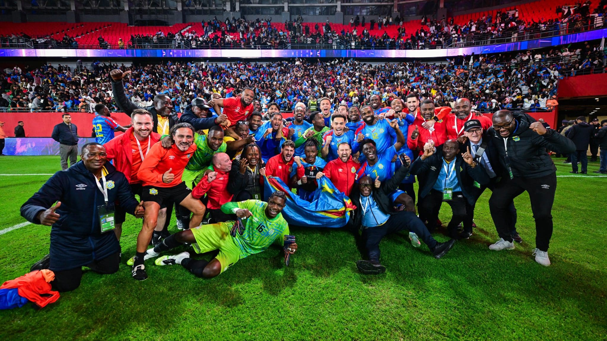 Jogadores da RD Congo comemoram a classifica&ccedil;&atilde;o para a repescagem mundial (Foto: Iconsport)