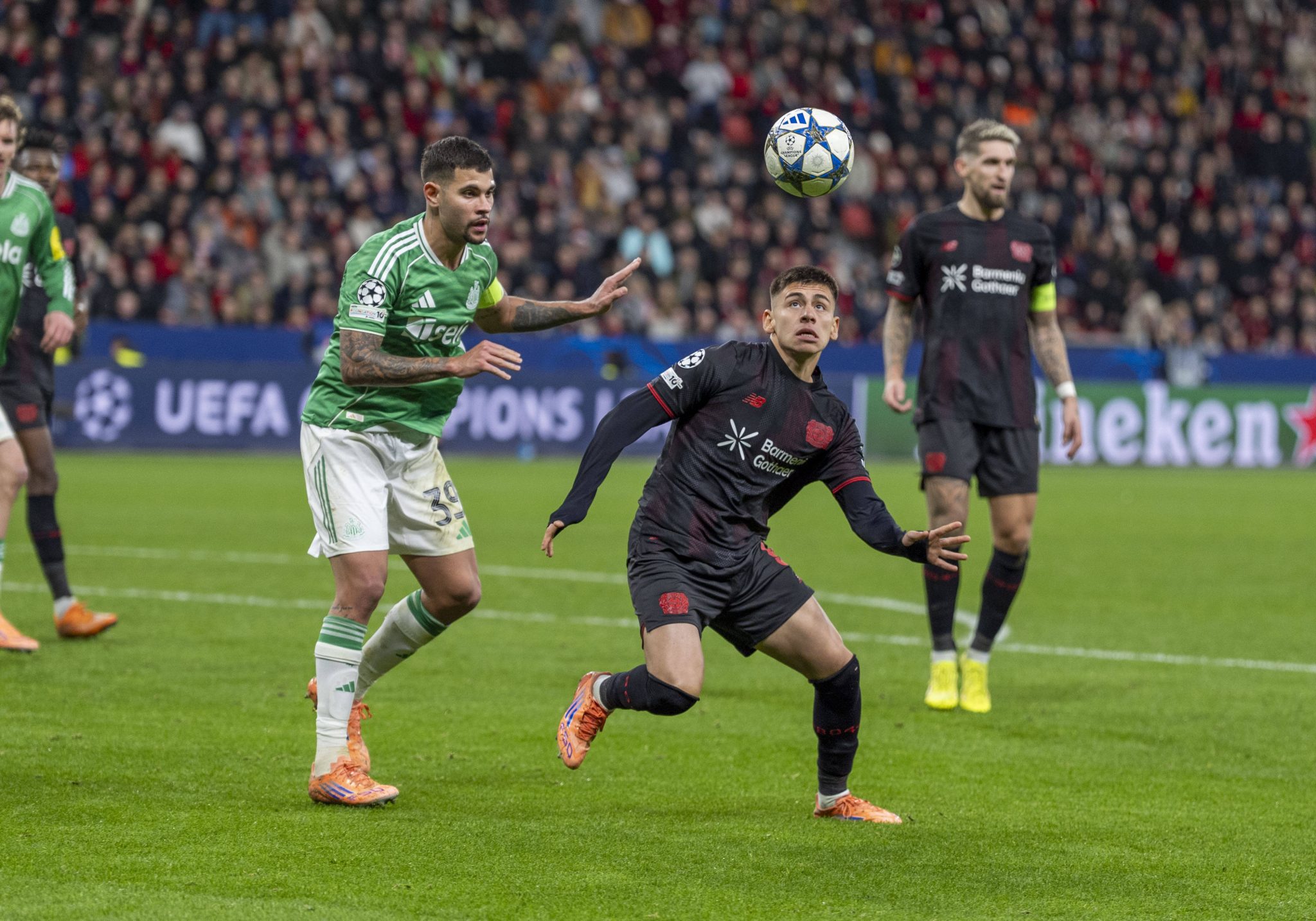 Echeverri pelo Leverkusen