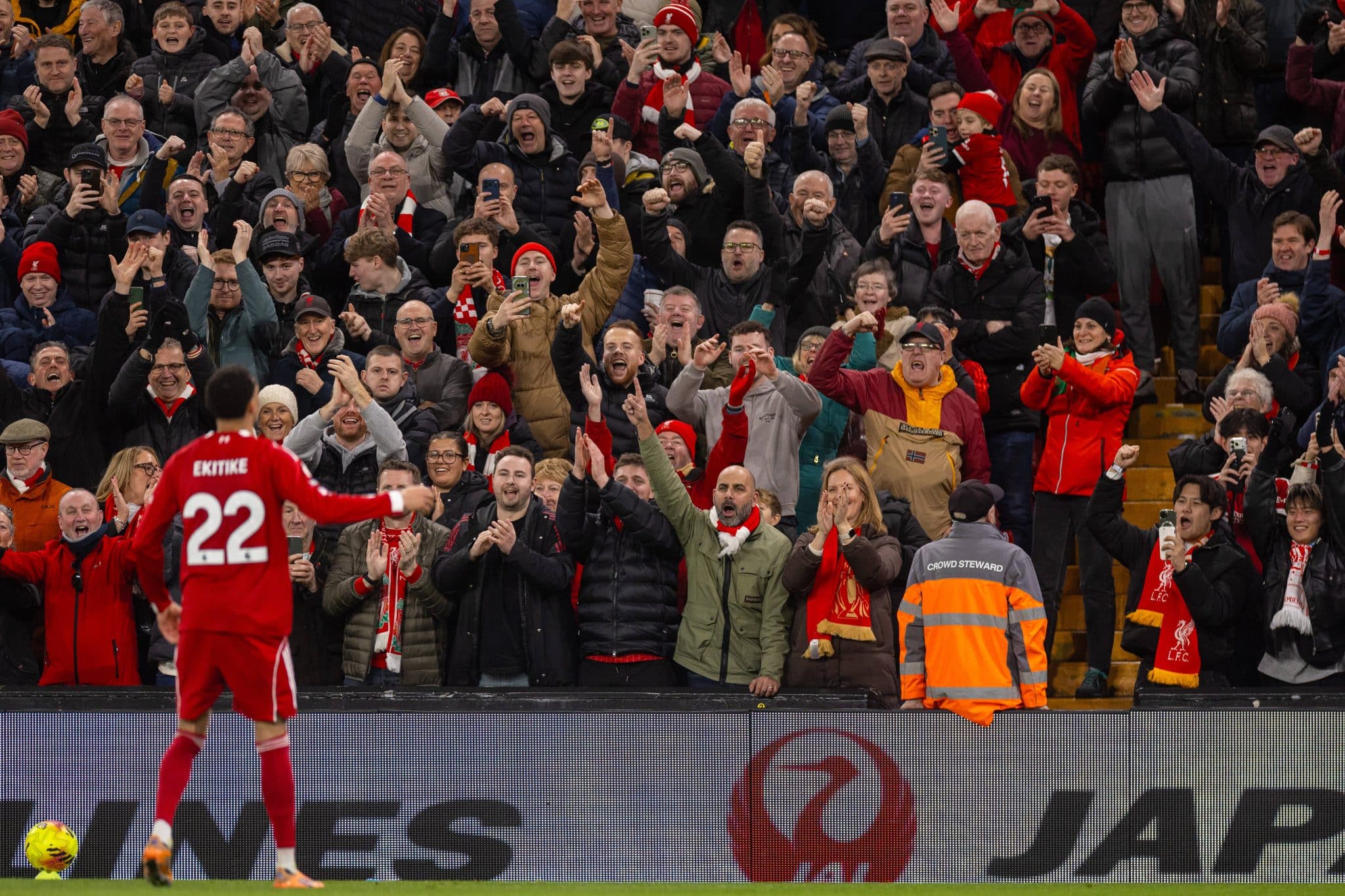 Ekitik&eacute; comemora gol pelo Liverpool (Foto: Imago)