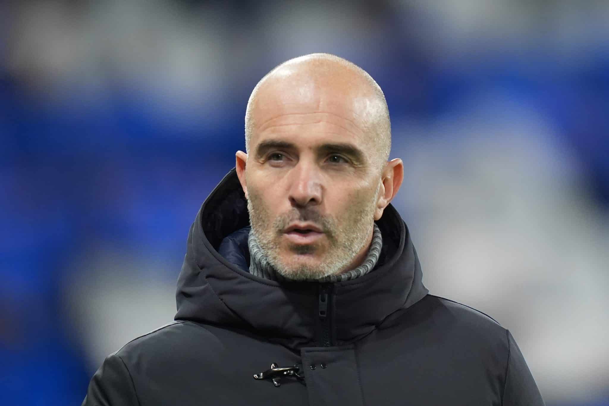 T&eacute;cnico do Chelsea tenta amenizar atrito p&uacute;blico, mas d&aacute; nova cutucada na diretoria ap&oacute;s empate