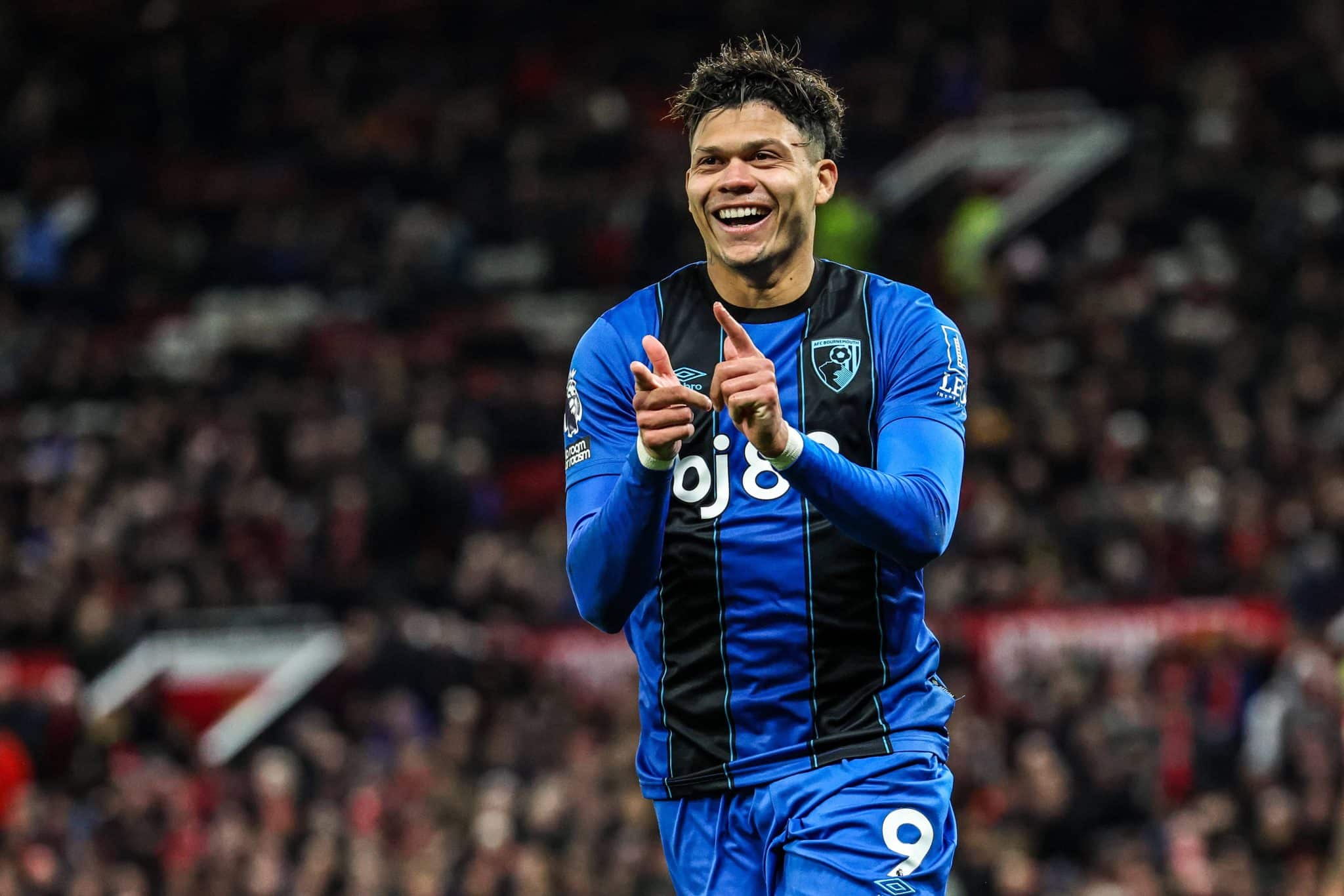 Evanilson celebra gol pelo Bournemouth 