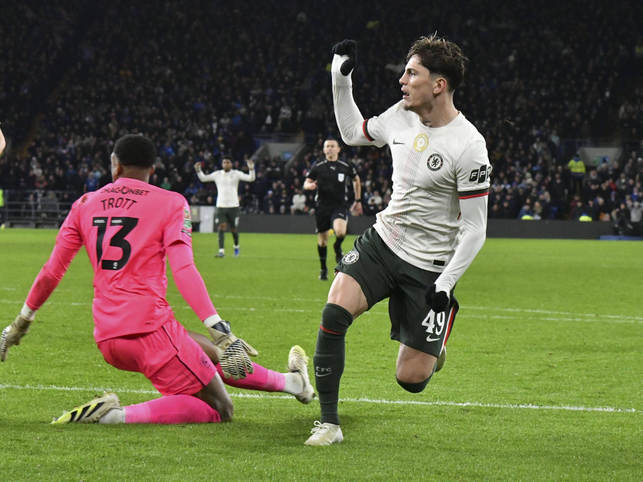 Vit&oacute;ria suada e classifica&ccedil;&atilde;o reacendem Garnacho, mas escancaram um Chelsea caro e curto