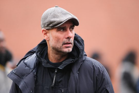 Guardiola d&aacute; resposta irritada a jornalista antes de jogo do Manchester City