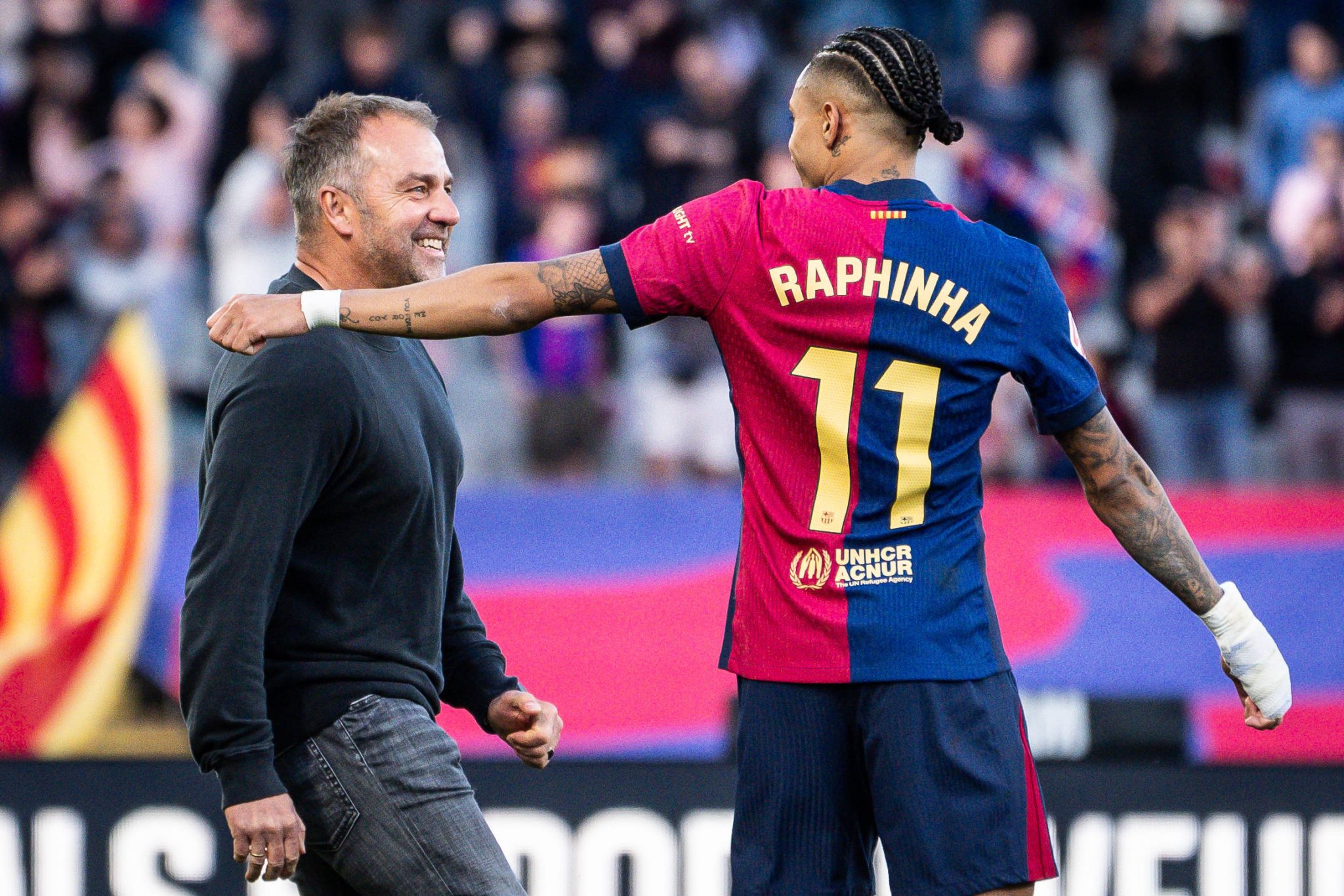 Hansi Flick e Raphinha, do Barcelona (Foto: Imago)