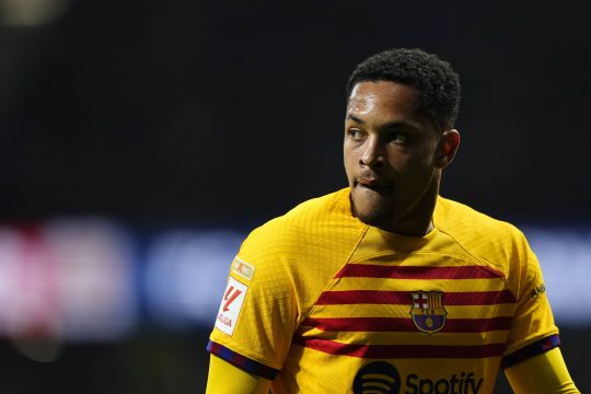 &lsquo;Pior momento poss&iacute;vel&rsquo;: Jornal espanhol aponta erros do Barcelona com Vitor Roque