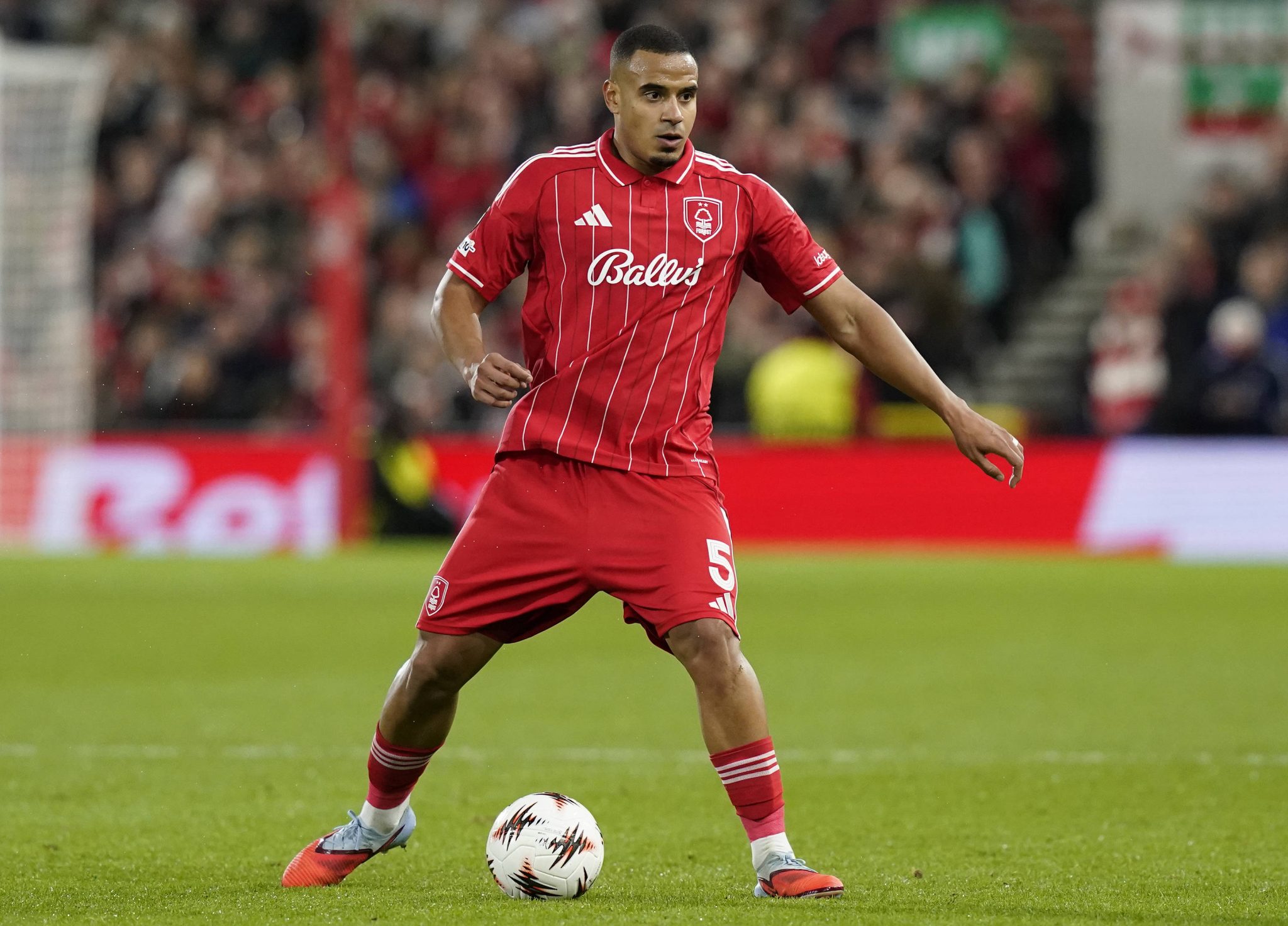 Murillo entra na lista de refor&ccedil;os de mais dois gigantes europeus