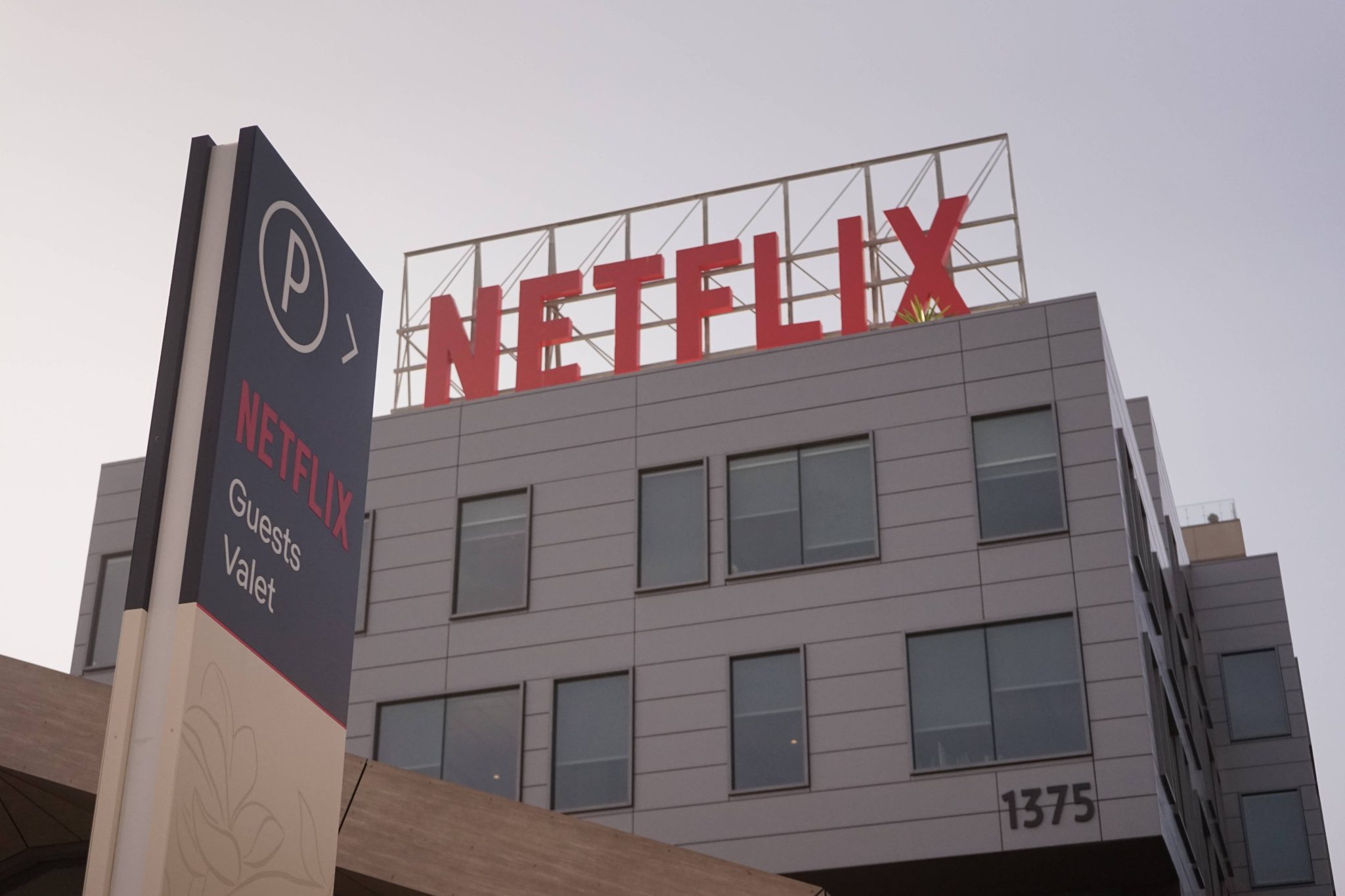 Netflix fez proposta para compra da Warner Bros (Foto: Imago)