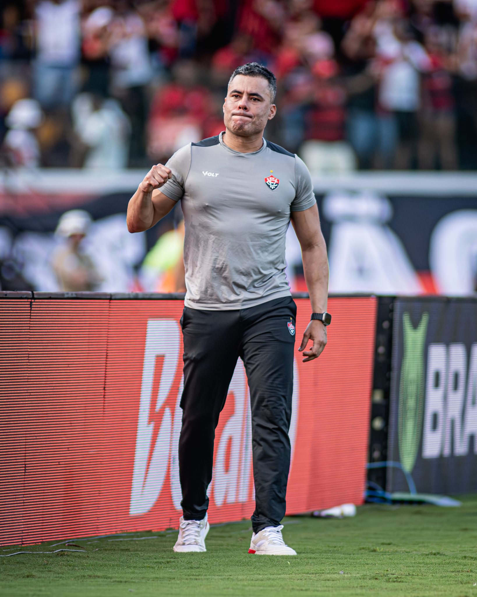 Mister anti-rebaixamento: Jair Ventura transforma Vit&oacute;ria e salva mais um time da queda