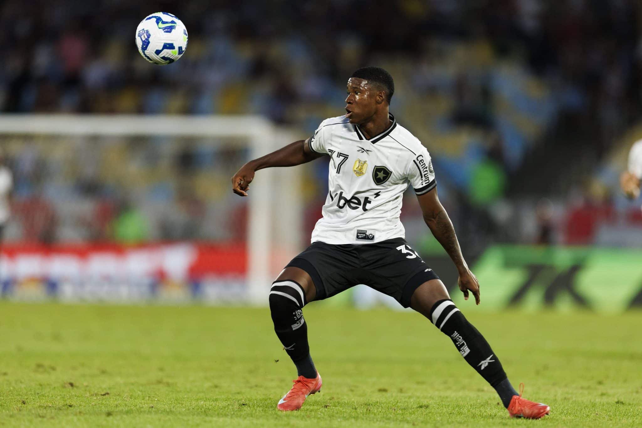 Kadir Barr&iacute;a em partida do Botafogo