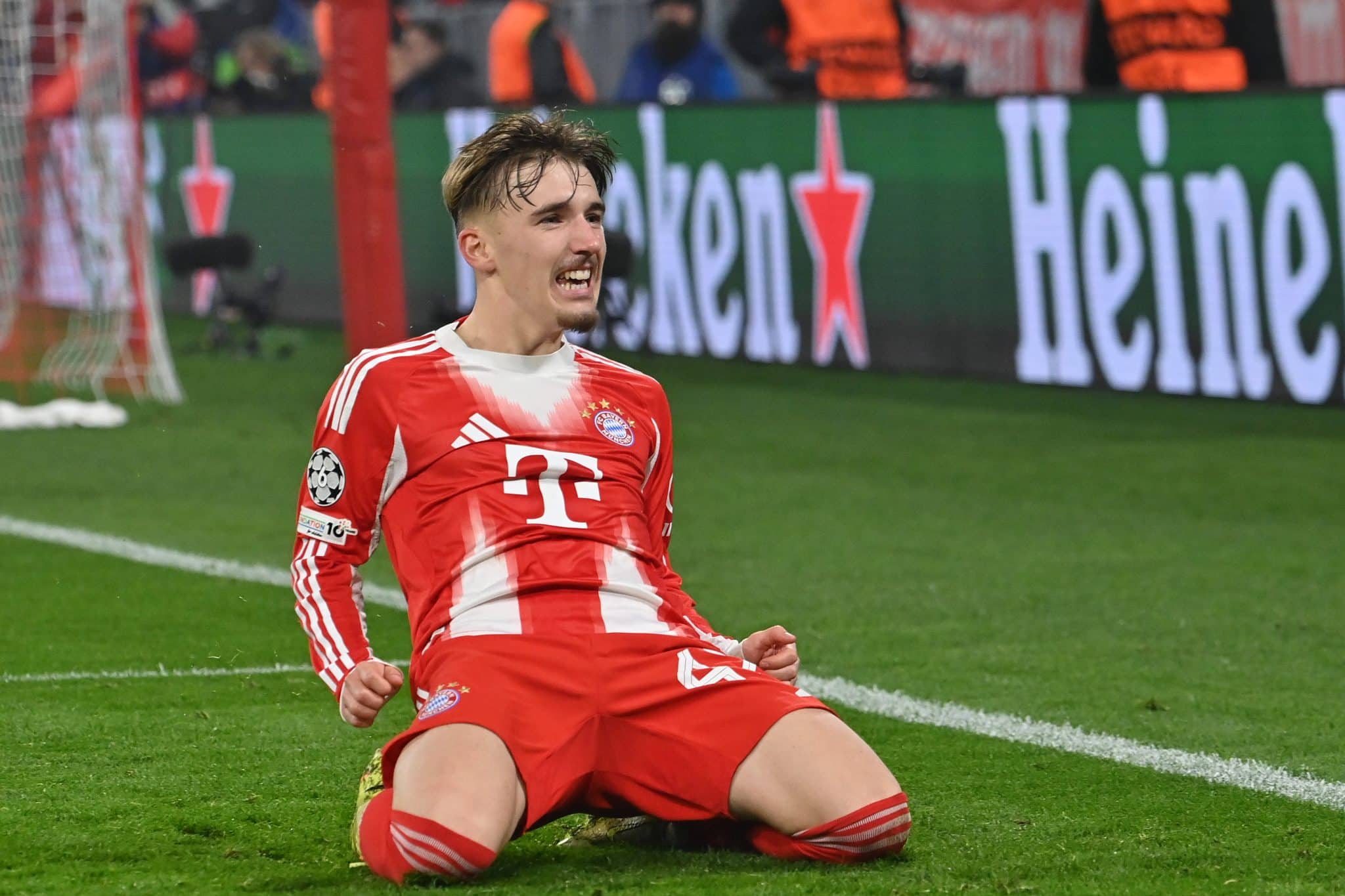 Joia de 17 anos faz hist&oacute;ria e Bayern vence de virada ap&oacute;s gol contra de Kimmich