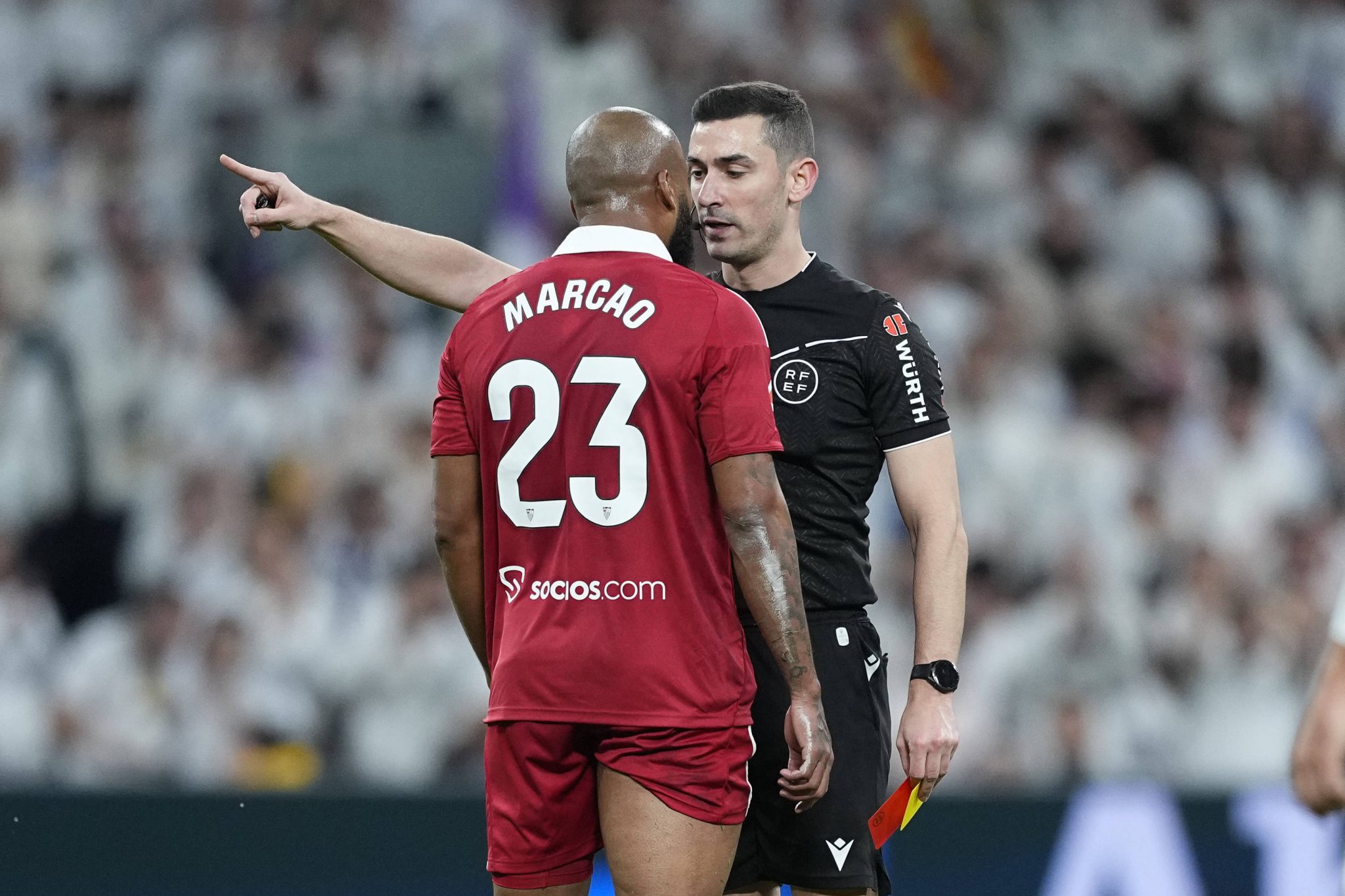 Brasileiro é suspenso por dois meses após polêmica com o Real Madrid