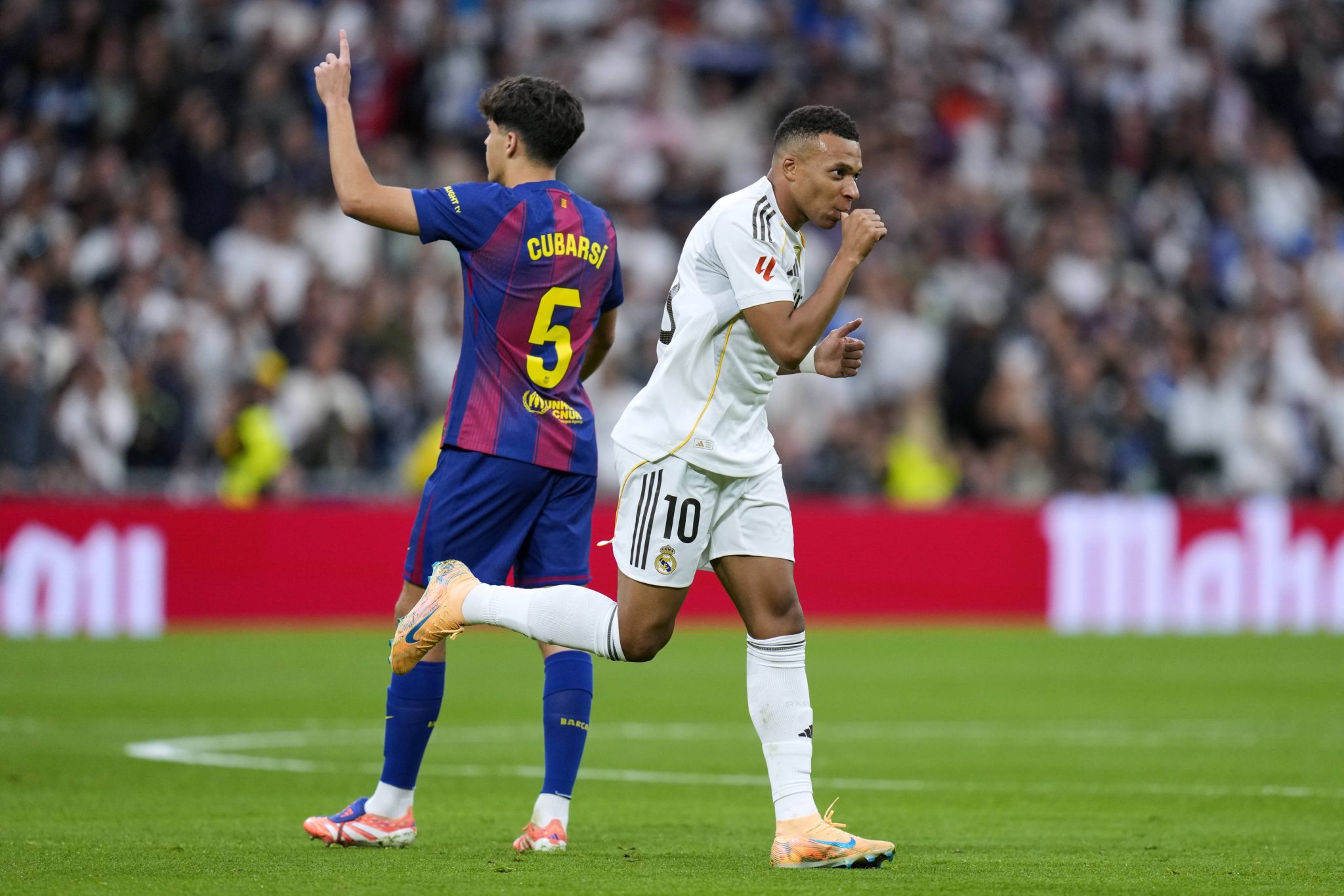 Mbapp&eacute; comemora gol do Real Madrid contra o Barcelona