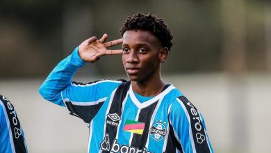 Entenda o papel de Luis Castro na permanência de joia do Grêmio que interessa ao Liverpool