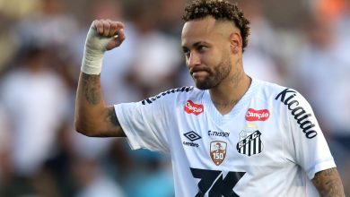 Vai ficar? Neymar fala sobre futuro ap&oacute;s Santos confirmar perman&ecirc;ncia na S&eacute;rie A