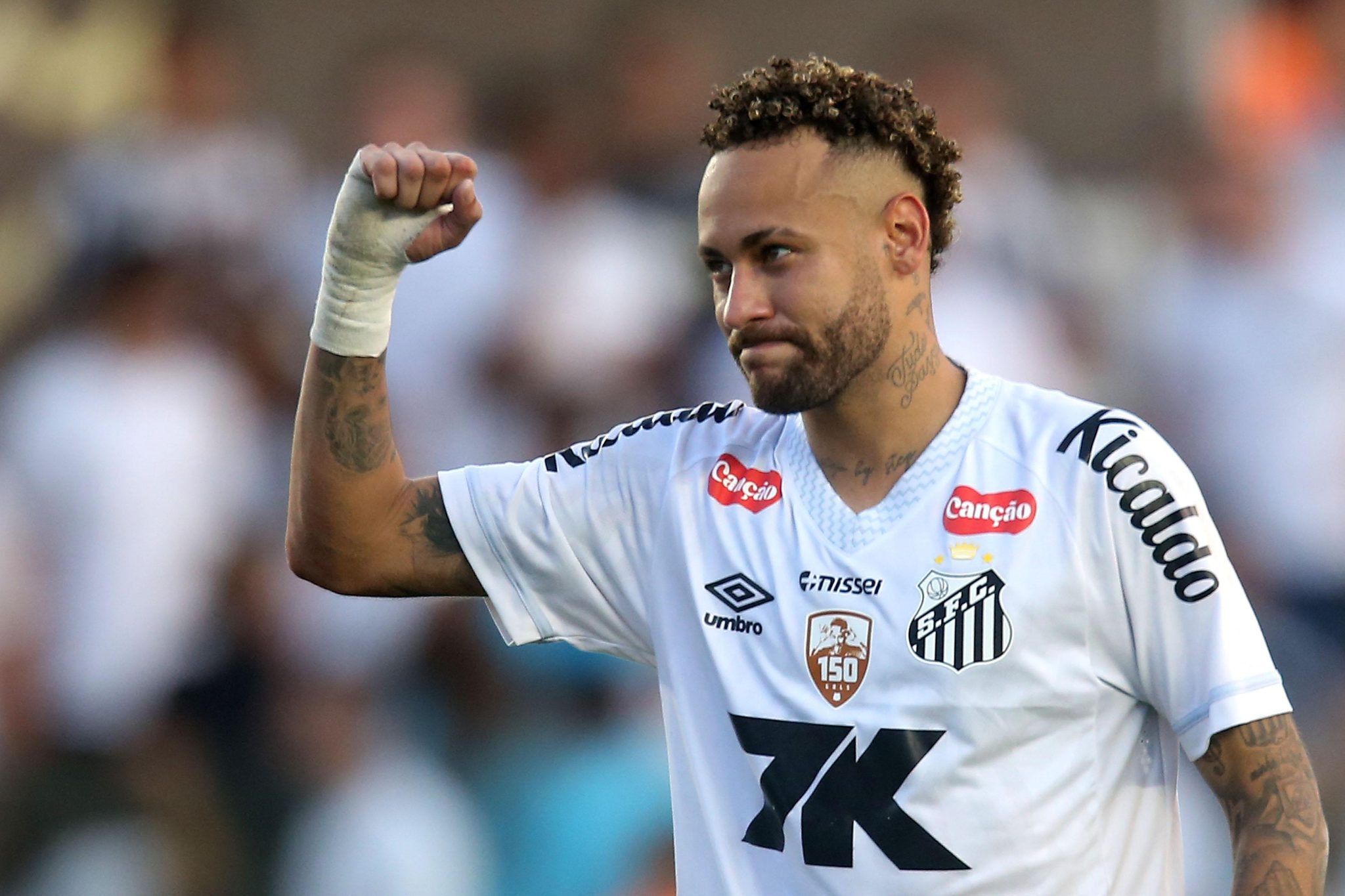 Vai ficar? Neymar fala sobre futuro ap&oacute;s Santos confirmar perman&ecirc;ncia na S&eacute;rie A