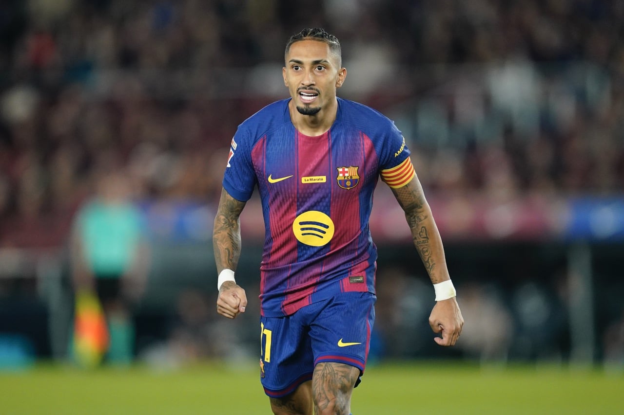 Raphinha salva o Barcelona com doblete e consolida p&oacute;dio de recordes em LaLiga