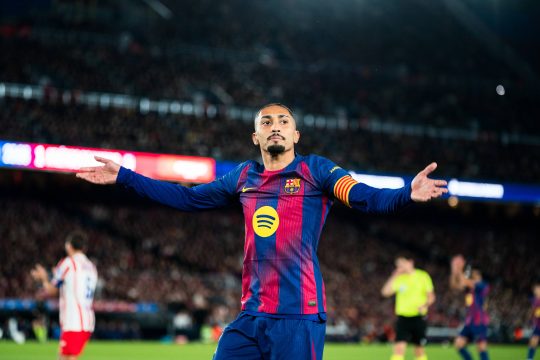 Como Flick ajuda Ancelotti com fun&ccedil;&atilde;o de Raphinha no Barcelona