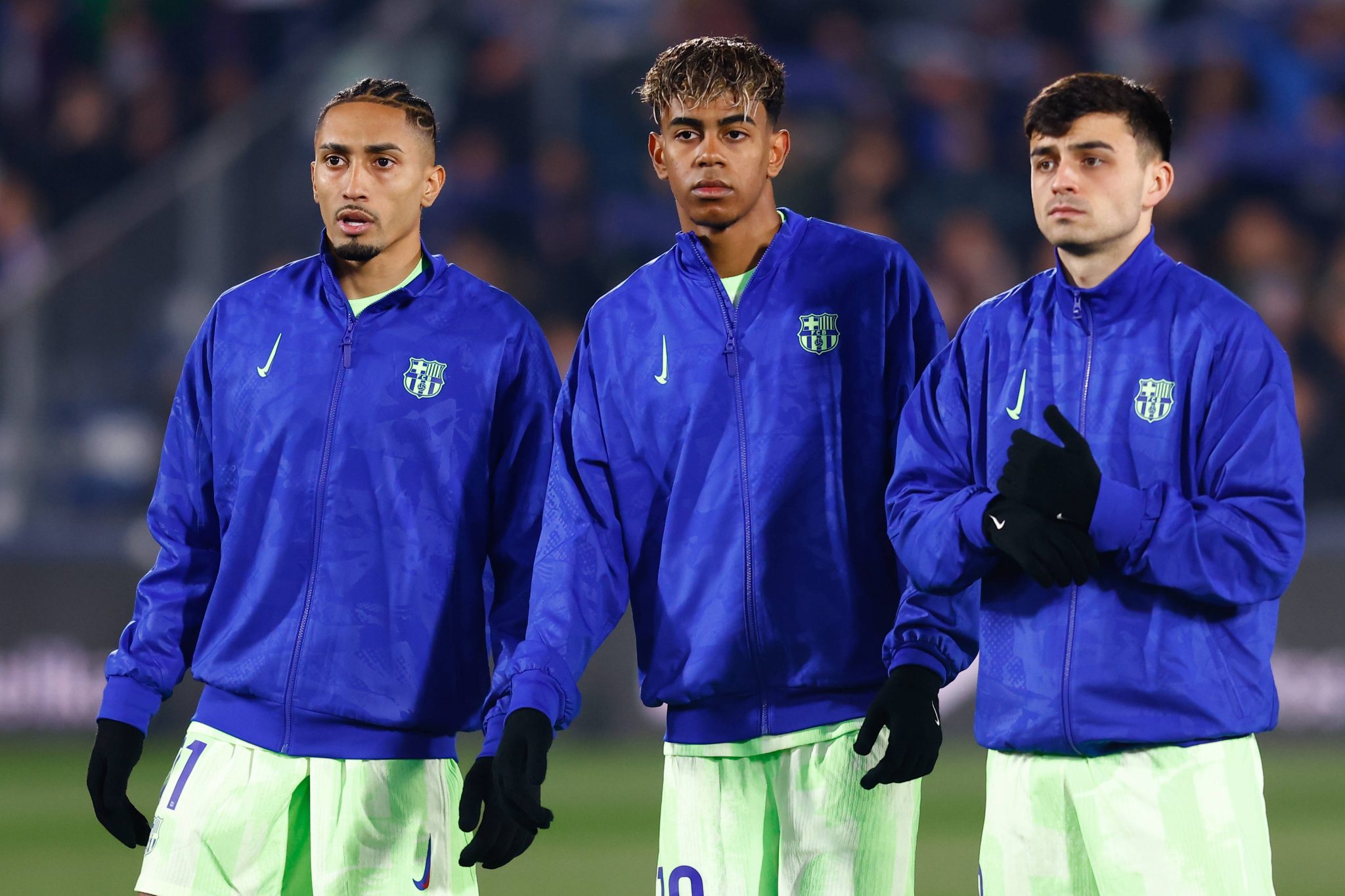 Raphinha, Lamine Yamal e Pedri antes de jogo do Barcelona