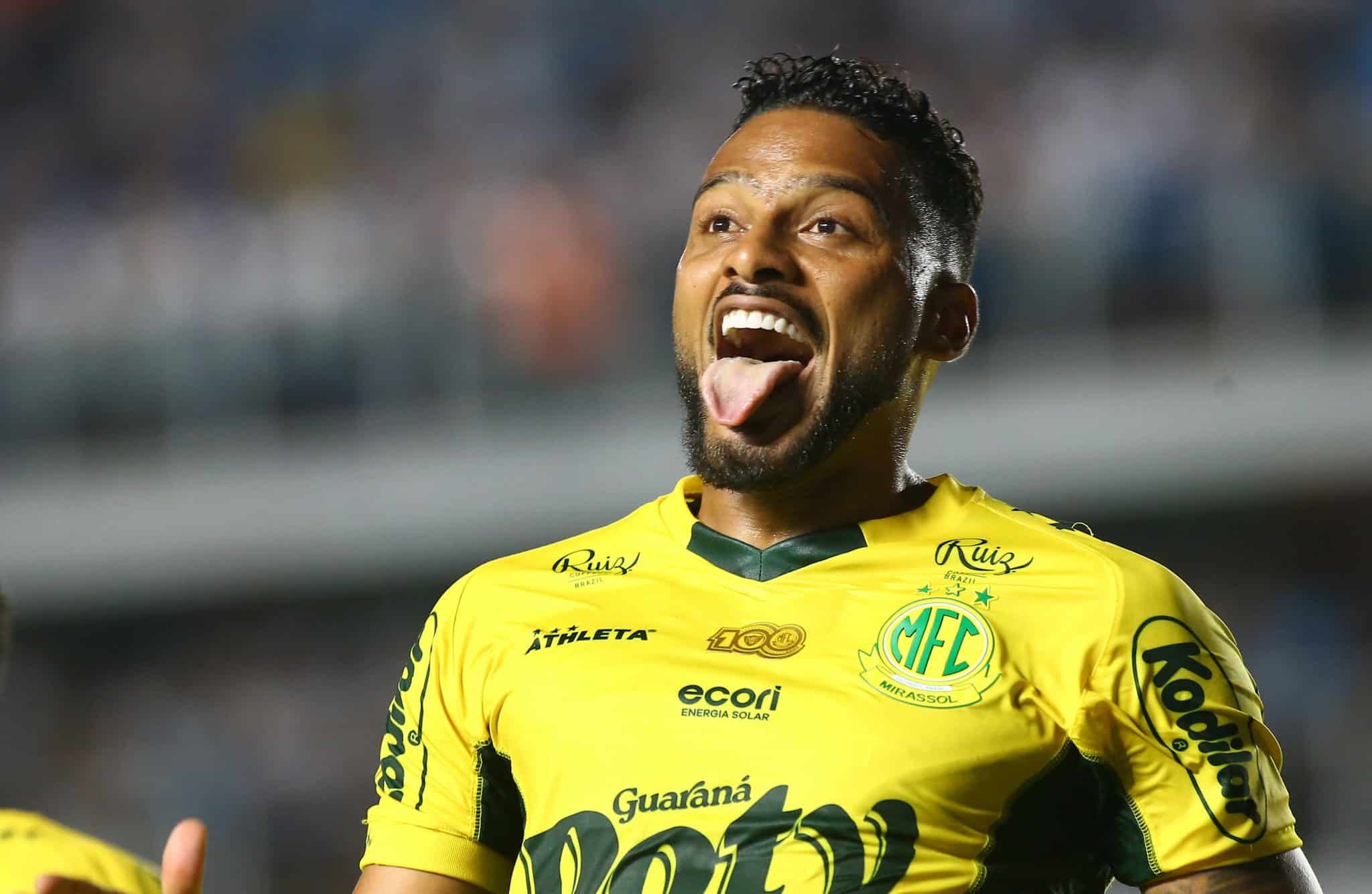 Reinaldo comemora gol do Mirassol