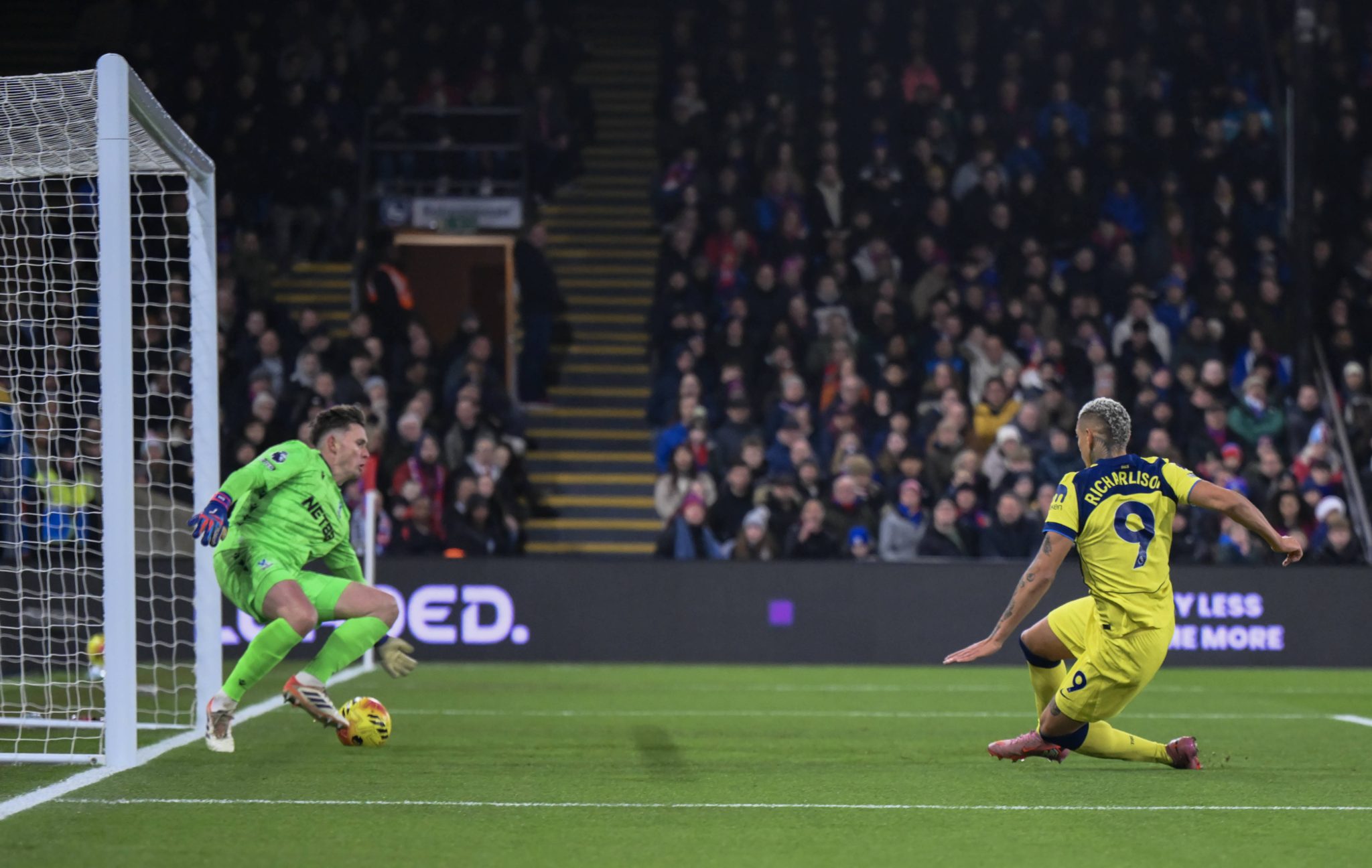 Richarlison marca gol impedido pelo Tottenham
