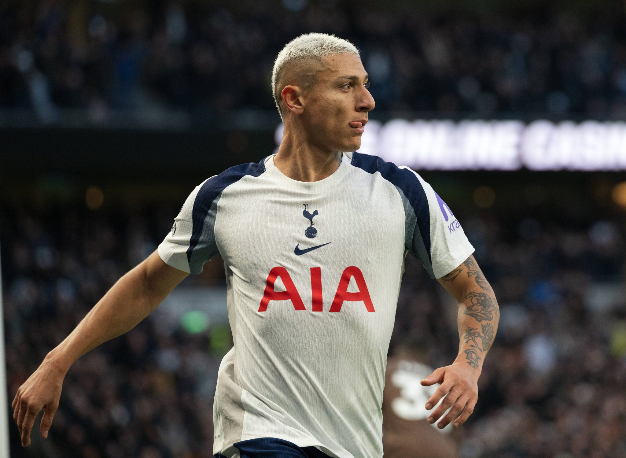 No duelo de 9 brasileiros, Richarlison entra em &lsquo;clima de Copa&rsquo;, mas n&atilde;o &eacute; maior not&iacute;cia do Tottenham