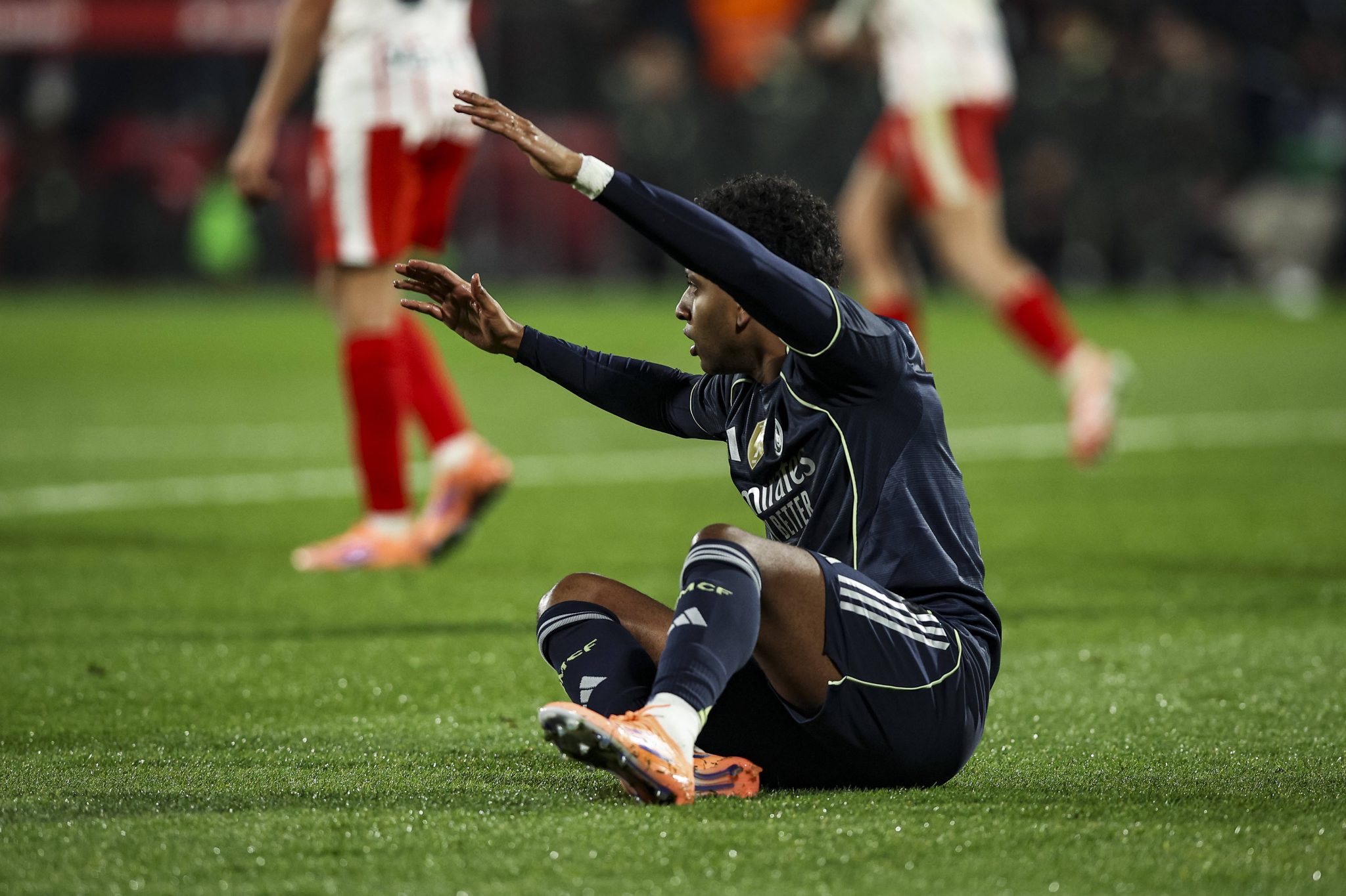 &lsquo;&Eacute; surpreendente que o VAR n&atilde;o tenha revisado o lance do p&ecirc;nalti em Rodrygo&rsquo;