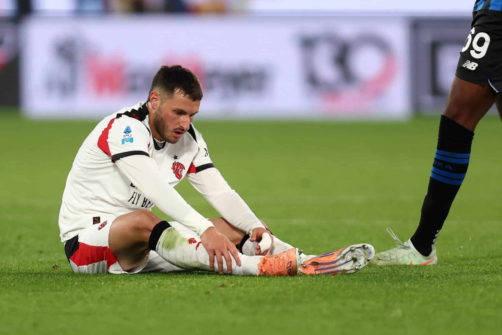 Santiago Gim&eacute;nez n&atilde;o engrenou boa sequ&ecirc;ncia no Milan (Foto: Imago)