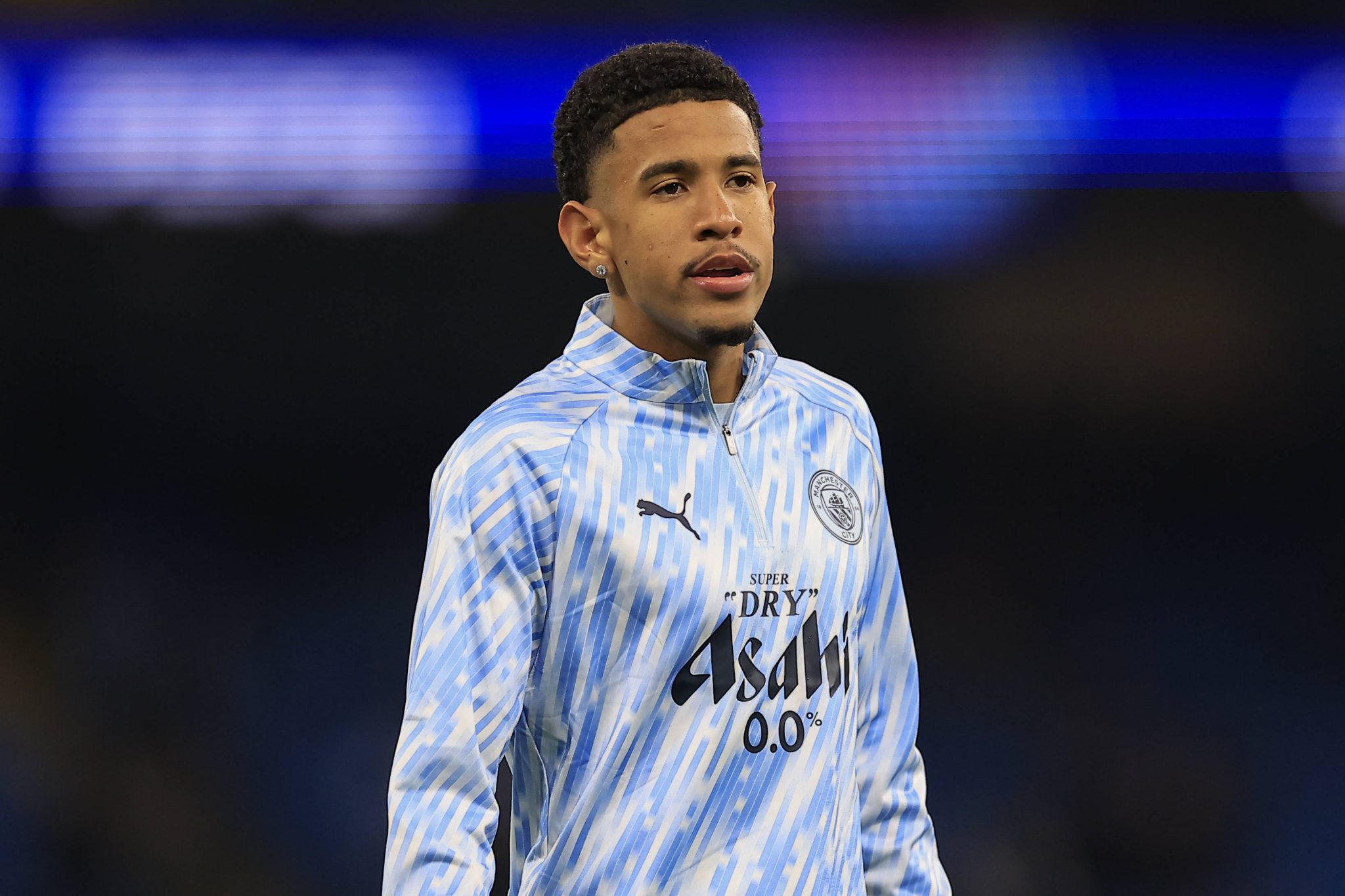 &lsquo;Isso n&atilde;o se ensina. &Eacute; natural&rsquo;: Guardiola elogia e cutuca Savinho ap&oacute;s &lsquo;reclama&ccedil;&otilde;es&rsquo;