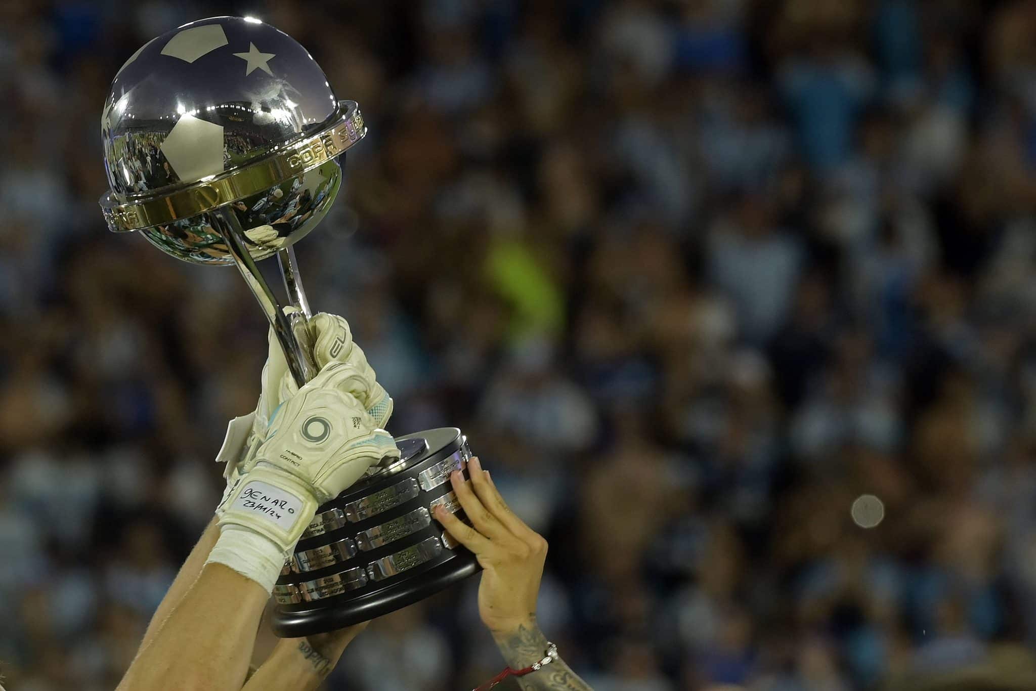 Trof&eacute;u da Copa Sul-Americana