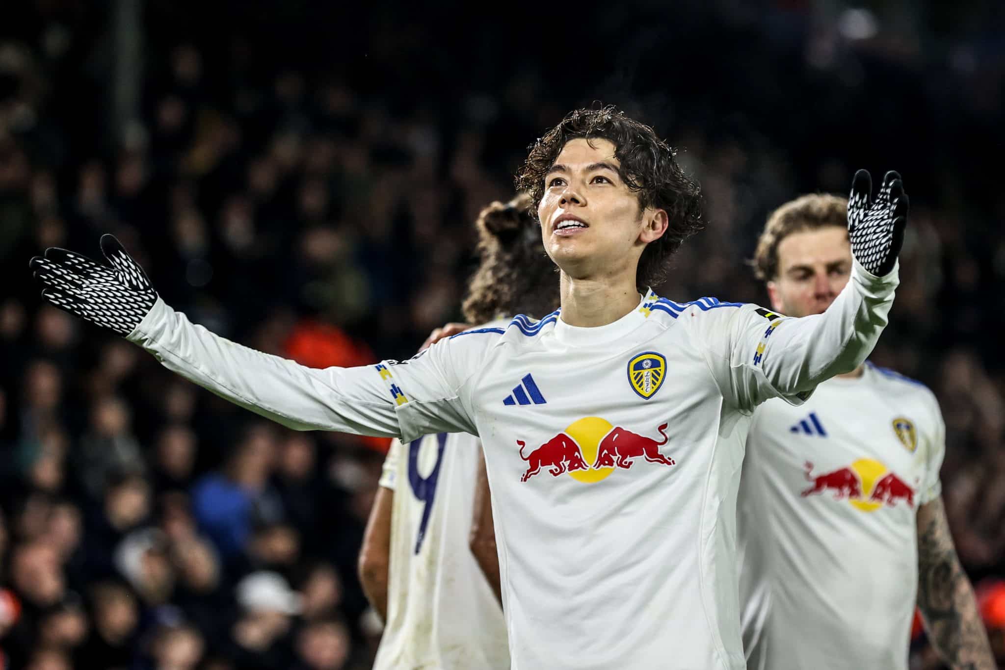 Tanaka celebra gol pelo Leeds 