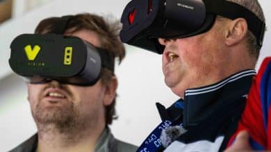 Torcedor com deficiência visual se torna o primeiro a comentar um jogo da Premier League