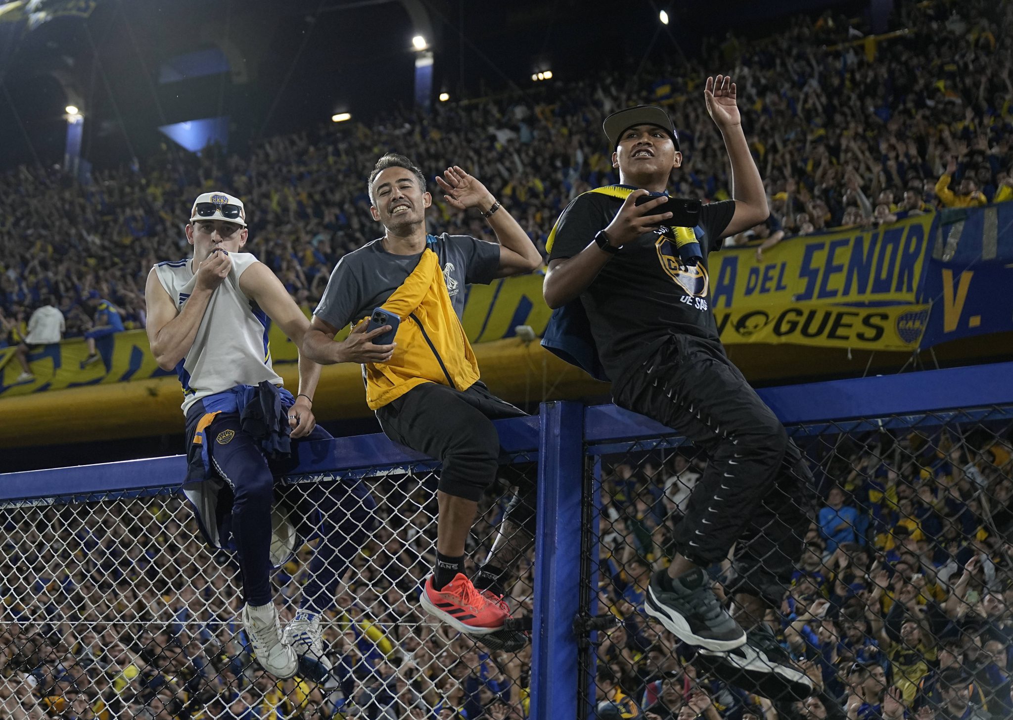 Por que &eacute; t&atilde;o caro para um brasileiro assistir a um jogo de futebol na Argentina?