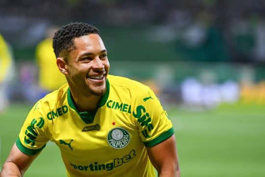 &lsquo;Tenho sondagens do primeiro escal&atilde;o&rsquo;: Vitor Roque diz se fica no Palmeiras em 2026