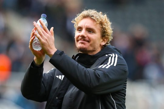 Carro de luxo, drones e gols decisivos: Woltemade explica in&iacute;cio mete&oacute;rico no Newcastle