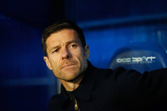 Rodrygo ajuda Xabi Alonso, mas vit&oacute;ria suada do Real Madrid tem efeito apenas anest&eacute;sico