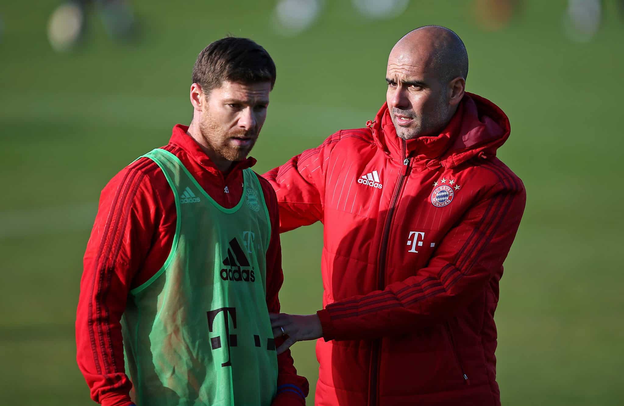 Xabi Alonso e Guardiola pelo Bayern de Munique em 2016