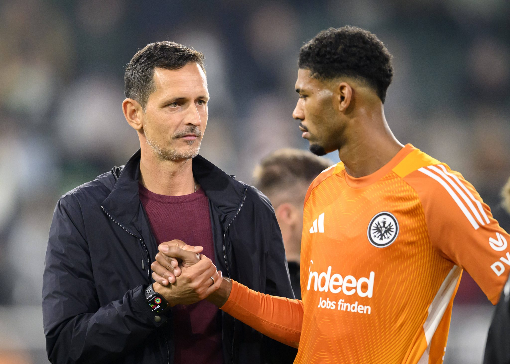 Dino Toppm&ouml;ller cumprimenta Kau&atilde; Santos no Eintracht Frankfurt