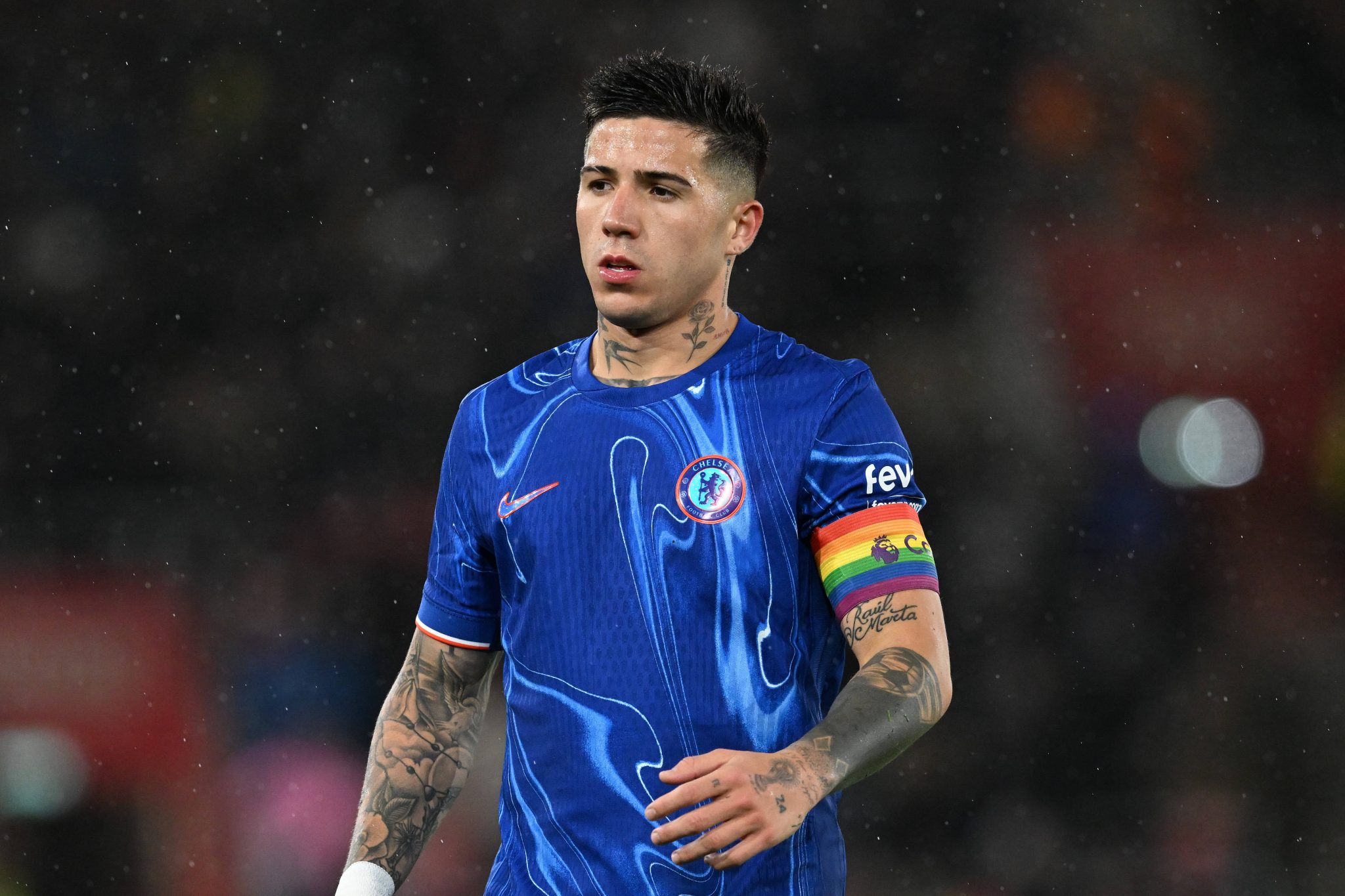 Premier League muda campanha em apoio &agrave; comunidade LBGT ap&oacute;s pol&ecirc;micas