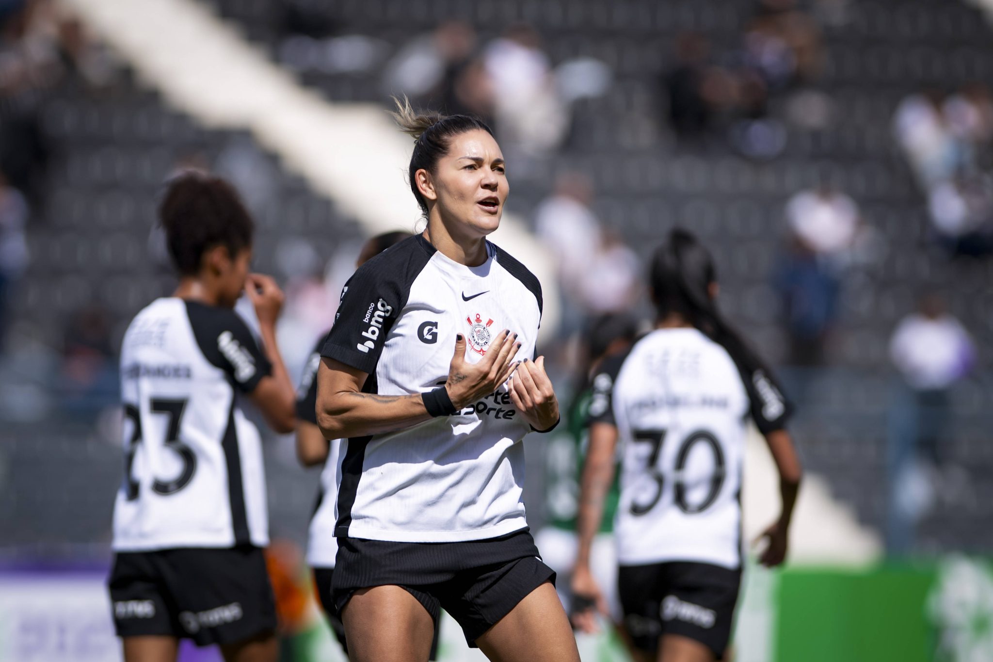 Gabi Zanotti celebra gol do Corinthians