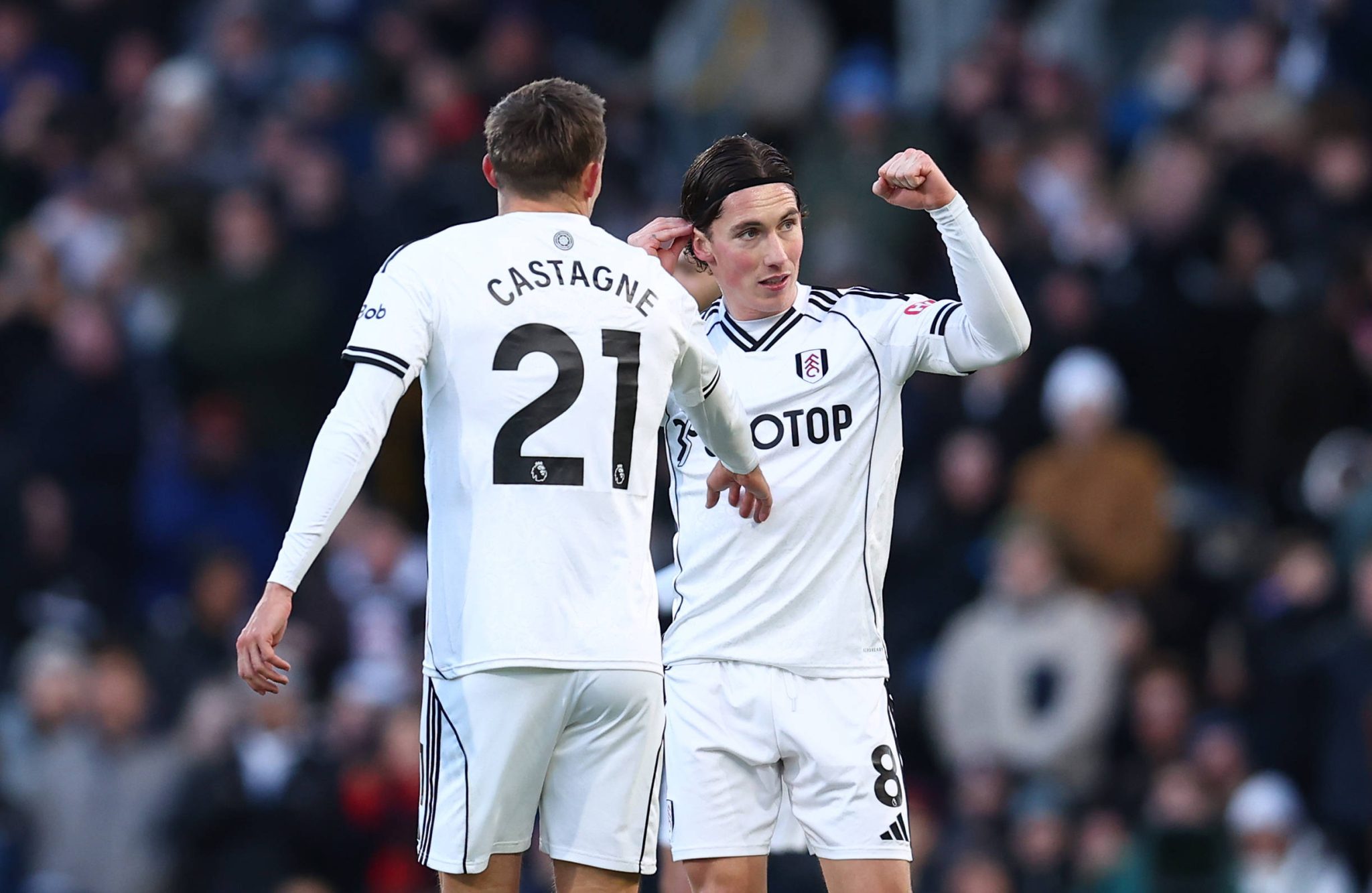 Harry Wilson celebra gol pelo Fulham contra o Liverpool