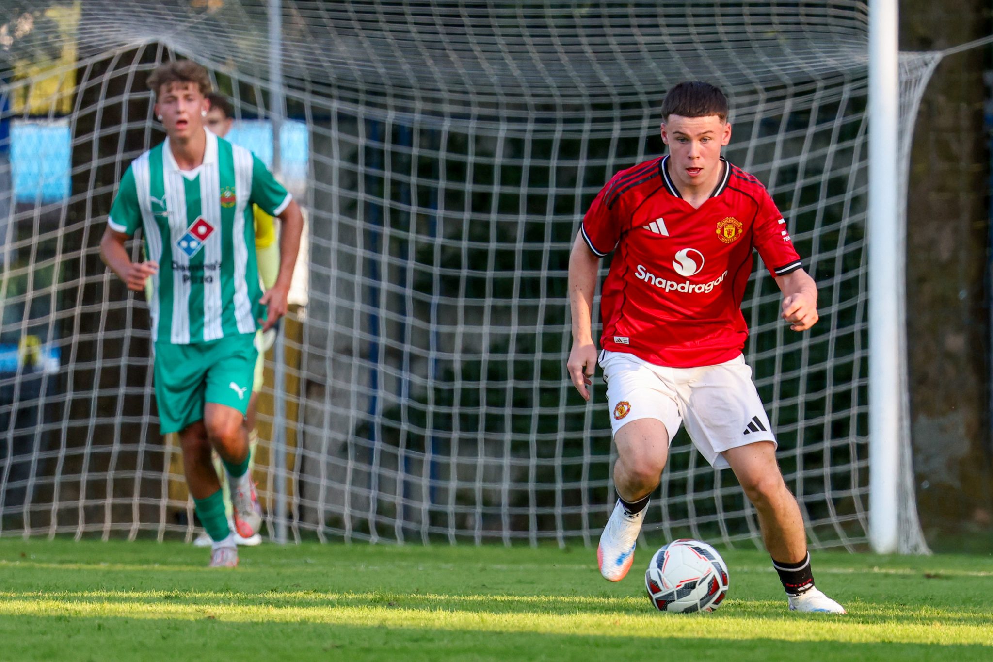 Kai Rooney, filho de Wayne Rooney, em atua&ccedil;&atilde;o pelas equipes de base do Manchester United (Foto: Iconsport)